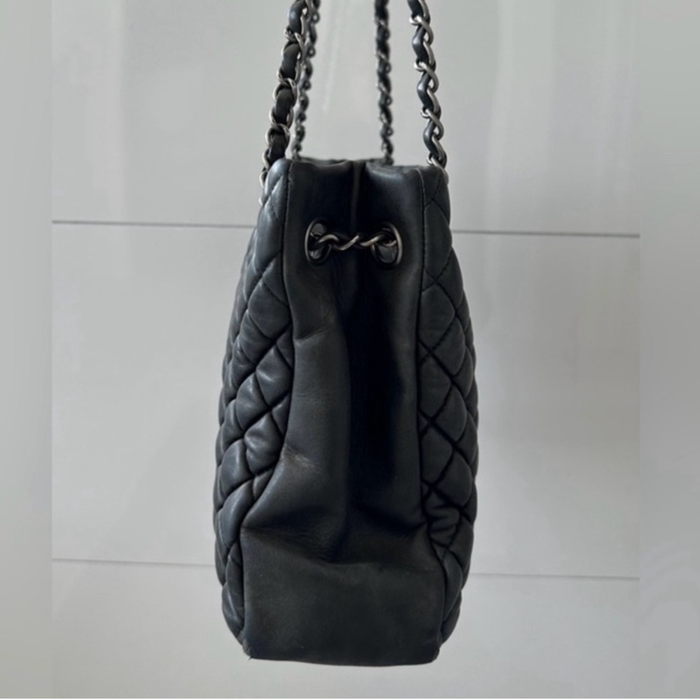 Chanel shopping tote - Picture 12 of 12